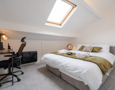 Contemporary 2-Bedroom Apartment · Perfect for 5 Guests · Sheffield