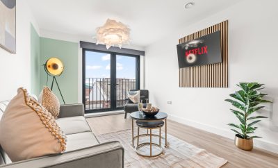 Contemporary 2BR Apartment · Ideal for 4 Guests · Liverpool
