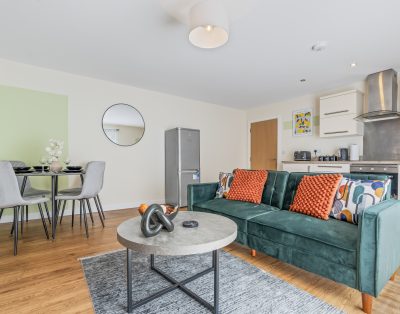 Spacious 3-Bedroom Apartment · Ideal for 7 Guests · Leicester City Centre